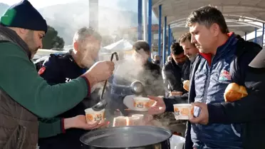 Babadağ Belediyesi Pazaryerinde Sıcak Çorba Dağıtımı Gerçekleştirdi