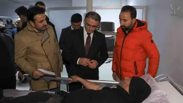 Van Valisi ve Belediye Başkan Vekili Ozan Balcı, çığ altından kurtulanları ziyaret etti