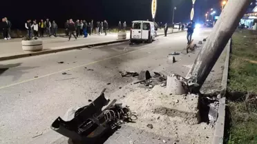 Elektrik direğine çarpan araçta 4 kişi yaralandı