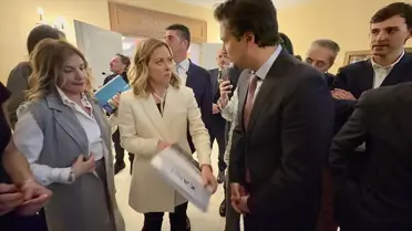 İtalya Başbakanı Meloni, İsrail'in Gazze'deki savaş suçlarını belgeleyen 'Kanıt' kitabını inceledi