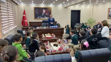 Mersin Anamur'da İlkokul Öğrencileri Kaymakamlık Makamında Ders İşledi