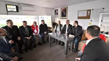 Muratpaşa Belediye Başkanı Ümit Uysal, Güzeloba Mahallesi'nde Komşu Buluşması düzenledi