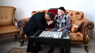 Erzurum Valisi Mustafa Çiftçi, 93 yaşındaki Kore Gazisi Recep Kekeç'i evinde ziyaret etti