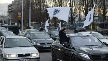 Bosna Hersek'te Bağımsızlık Günü kutlamaları altın zambaklı bayraklarla yapıldı