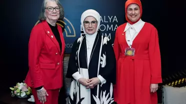 Emine Erdoğan, IFRC Başkanı Kate Forbes ile görüştü