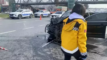Büyükçekmece'de Tıra Arkadan Çarpan Otomobil Sürücüsü Hayatını Kaybetti