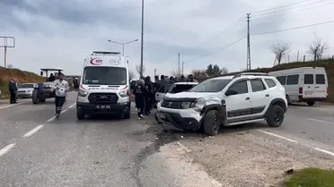 Adıyaman'ın Kahta ilçesinde otomobil çarpışması: Sürücüler yaralandı