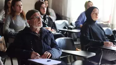 70 Yaşındaki Metin Yıldız, İngilizce Öğrenmek İçin Kursa Gidiyor