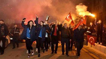 Bozüyük Belediyesi Voleybol Takımı Şampiyonluk Kupasını Aldı