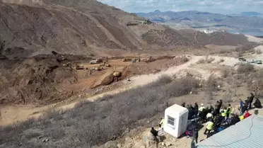 Erzincan Valisi Hamza Aydoğdu, maden göçüğü altında kalan işçilerin ailelerini ziyaret etti