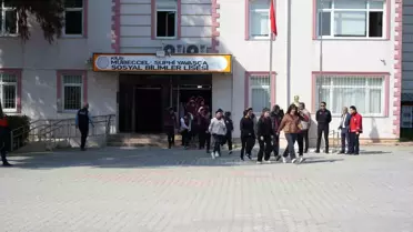 Kilis'te Mübeccel-Suphi Yavaşça Sosyal Bilimler Lisesi'nde deprem tatbikatı yapıldı