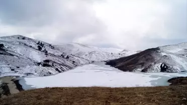 Tokat Başçiftlik ilçesindeki Kuman Göleti tamamen dondu