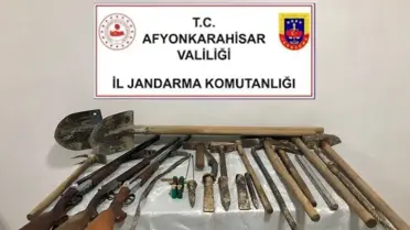 Afyonkarahisar'da izinsiz kazı yapan 4 zanlı gözaltına alındı