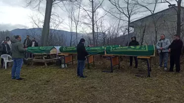 İstanbul'da kaza sonucu hayatını kaybeden 5 kişilik aile Samsun'da toprağa verildi