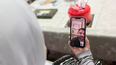 AK Parti Milletvekili Cem Şahin, bedensel engelli genç kıza doğum günü sürprizi yaptı