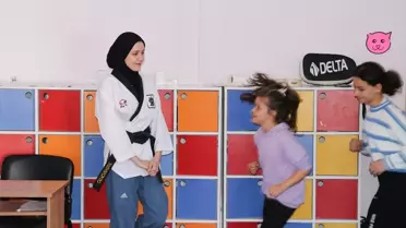 Depremde yakınlarını kaybeden milli tekvandocu Esra Çiftçi, depremin etkilerini sporcu yetiştirerek atlatmaya çalışıyor