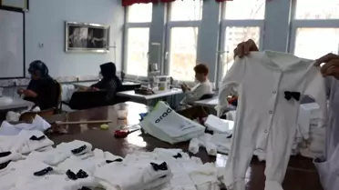Kayseri'de Halk Eğitim Merkezi, Gazze'deki Bebeklere Zıbın Üretiyor