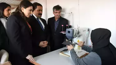 Hatay'ta afetzede kadınlara ayakkabıcılık kursu açıldı