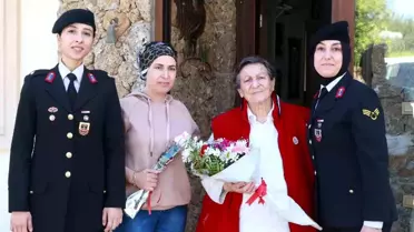 Muğla İl Jandarma Komutanlığı, Türkiye'nin ilk kadın subayını ziyaret etti