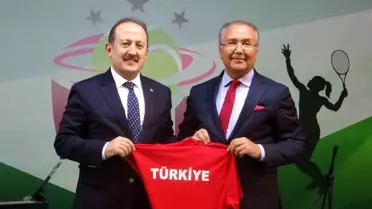 Mersin'de 'Dünya Kadınlar Günü' kapsamında tenis turnuvası başladı