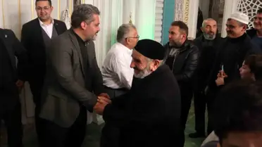 AK Parti Kayseri İl Başkanı Fatih Üzüm, teravih namazının ardından vatandaşlarla buluştu