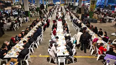 İzmit Belediye Başkanı Fatma Kaplan Hürriyet, vatandaşlarla birlikte iftar yaptı