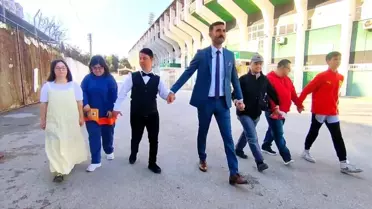 Down sendromlu çocuklarla dans eden muhtar adayı