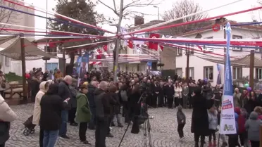 Avcılar'da köy içi meydanı açıldı