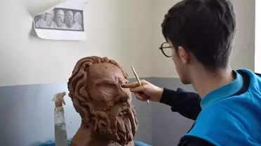 Bitlis Ziya Eren Güzel Sanatlar Lisesi Öğrencileri Yıl Sonu Sergisi İçin Hazırlanıyor