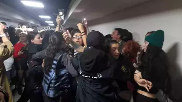 Başakşehir'de Eros isimli kediyi asansörde sıkıştırıp tekmeleyerek öldüren İbrahim Keloğlan'a verilen 1 yıl 3 ay hapis cezasının üst mahkemece...