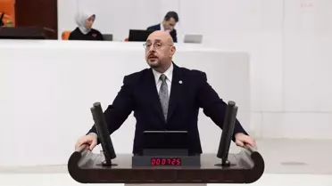 İYİ Parti Milletvekili Uğur Poyraz, Afgan kökenli bir kişinin boşanma davasında Türkçe aslı olmaksızın sadece Peştun dilinde resmi tebliğ ilanı verilmesini eleştirdi