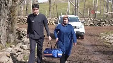 Evde Sağlık Birimi ekipleri, karla kaplı köylere giderek hastaları tedavi ediyor