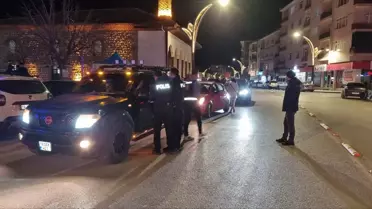 Çorum Alaca'da yapılan şok uygulamada ruhsatsız silah ve bıçak ele geçirildi