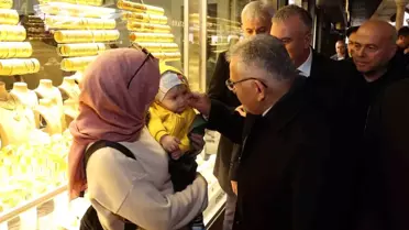 Kayseri Büyükşehir Belediye Başkanı Memduh Büyükkılıç, Kazancılar Çarşısı'nda Esnafı Ziyaret Etti