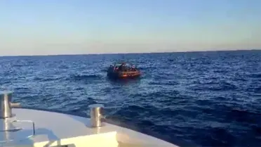 İzmir'de Yunanistan unsurları tarafından geri itilen göçmenler kurtarıldı
