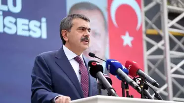 Ümraniye Belediyesi tarafından yapılan Dudullu Amanetoğlu Anadolu İmam Hatip Lisesi'nin açılışı gerçekleştirildi