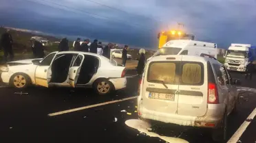 Şanlıurfa'da otomobillerin çarpışması sonucu 4 kişi yaralandı