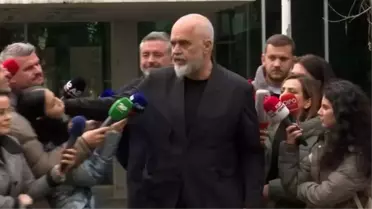 Arnavutluk Başbakanı Edi Rama'nın gazeteciye yaptığı hareket ülkede gündem oldu