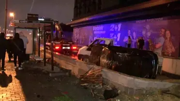 Bahçelievler'de Kontrolden Çıkan Otomobil Kamyonete Çarptı