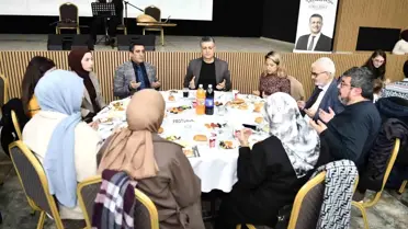 Esenyurt Belediye Başkanı Kemal Deniz Bozkurt, Eğitimcilerle İftar Programında Buluştu