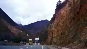 Gümüşhane-Kürtün-Giresun Yolunda Tehlikeli Sollama Anı Kameraya Yansıdı