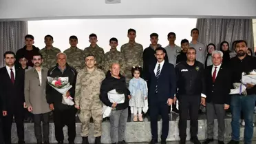 İslahiye'de liseli öğrencilerden Çanakkale Zaferi tiyatrosu