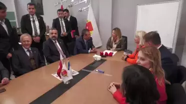 Özgür Özel: 'İzmir'in Malı İzmir'indir. 31 Mart'tan Sonra da Cemaat ve Tarikatları İzmir'e Sokmayacağız'