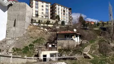 Ankara'da Yeni Tamamlanan Apartmanın İstinat Duvarı Gecekondunun Üzerine Çöktü