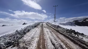 Kars'ta kar yağışı nedeniyle kapanan 47 köy yolu ulaşıma açıldı