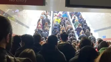 Altunizade'de Metrobüs Arızası Nedeniyle İnsan Selinin Oluştuğu Anlar