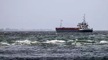 İzmir'de Olumsuz Hava ve Deniz Koşulları Nedeniyle Vapur Seferleri Durduruldu