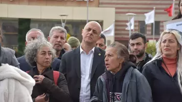 İzmir'de Hayvan Barınağında Öldürülen Köpekler Protesto Edildi
