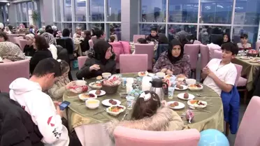 Tuzla Belediyesi Gönül Elleri Çarşısı, Yetim Çocuklar İçin İftar Programı Düzenledi