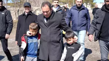 Prof. Dr. Ötüken Senger, Kars'ta seçim çalışmalarını sürdürüyor
